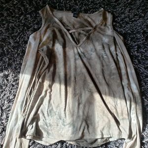 Size large long sleeve shirt